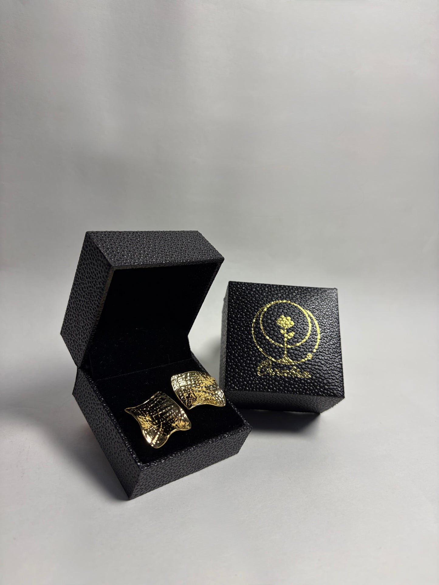 Flux Studs