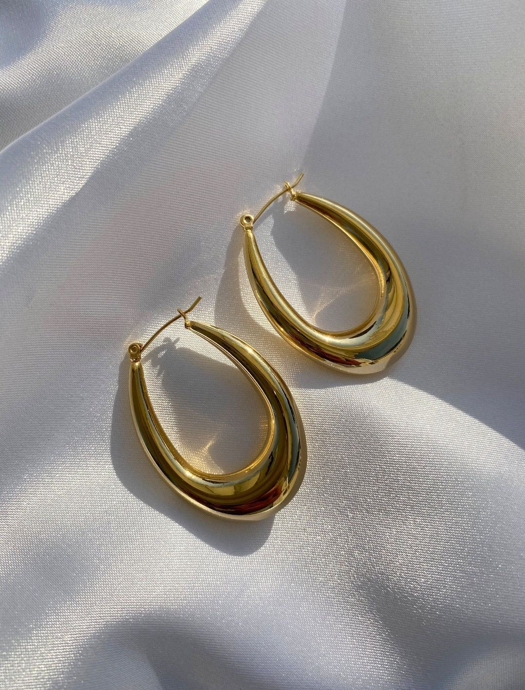 Oval vintage hoops