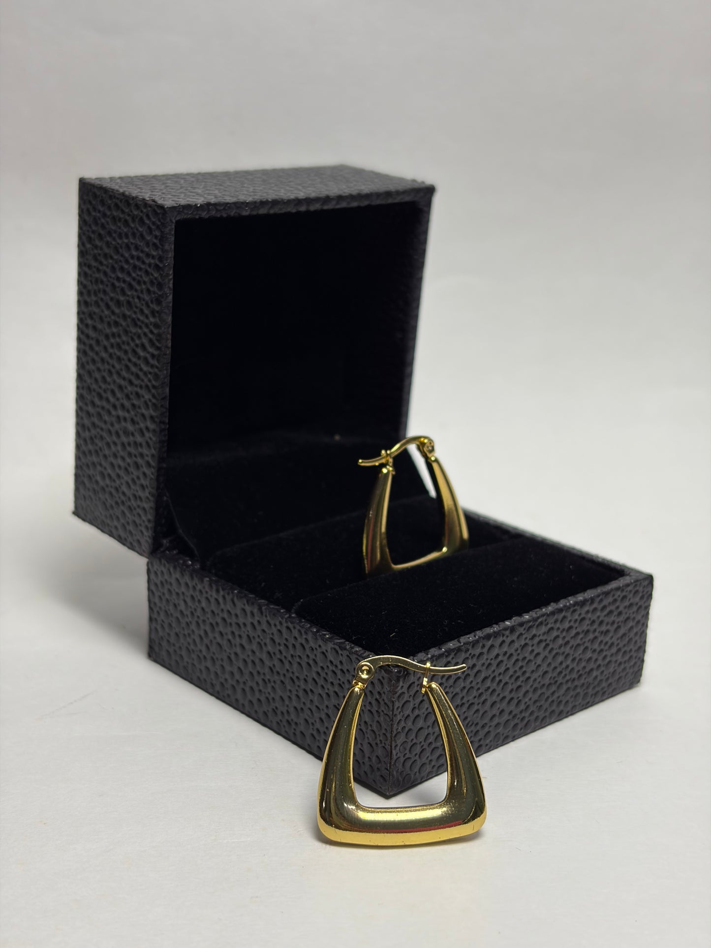 The Nomad Triangle hoops